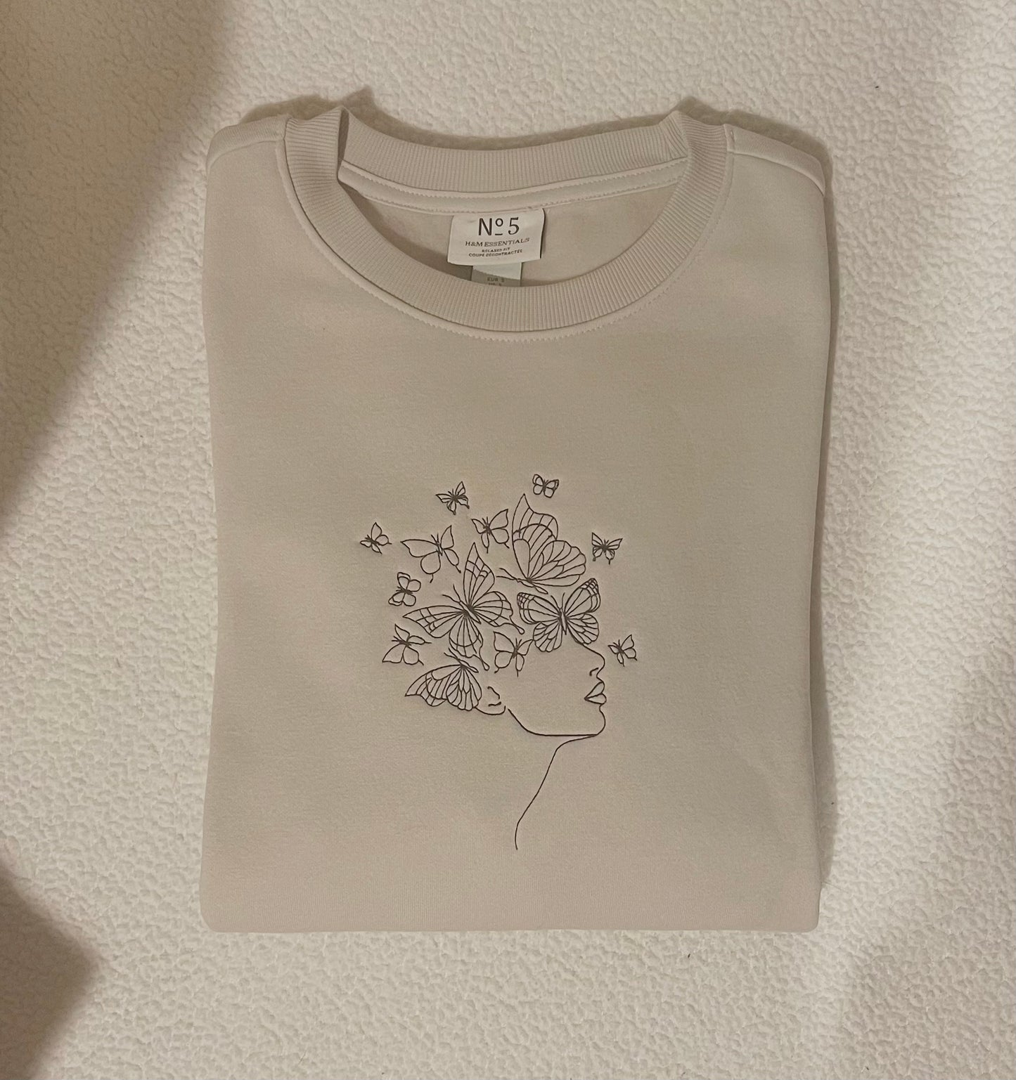 butterfly woman crewneck